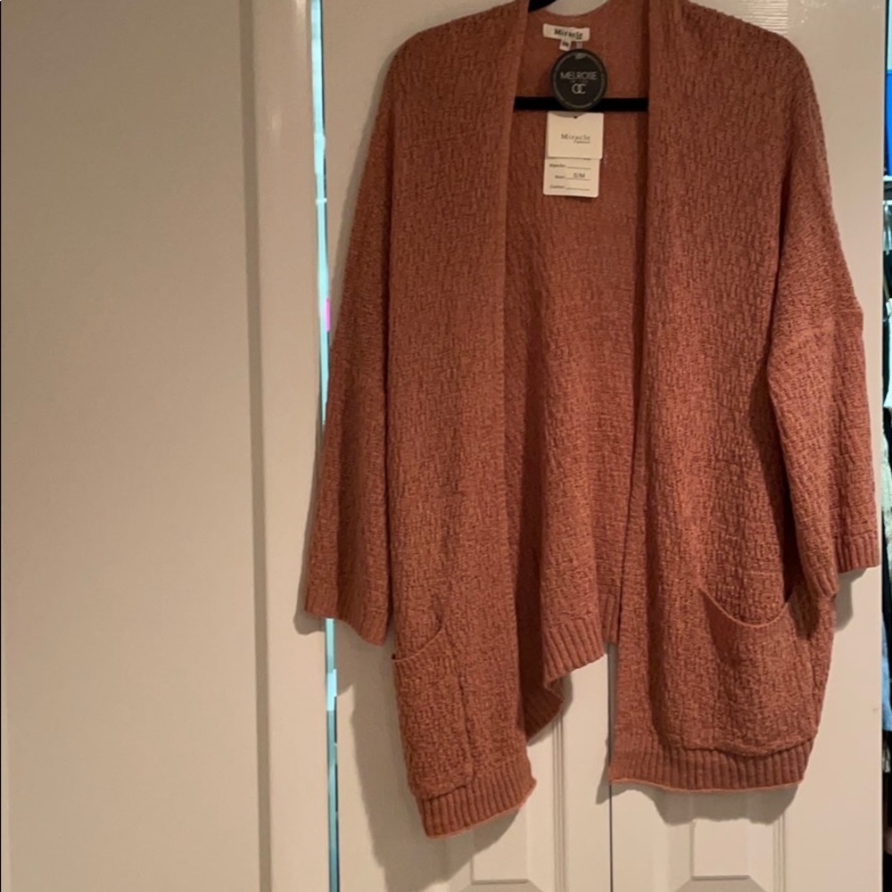Knitted sweater with pockets